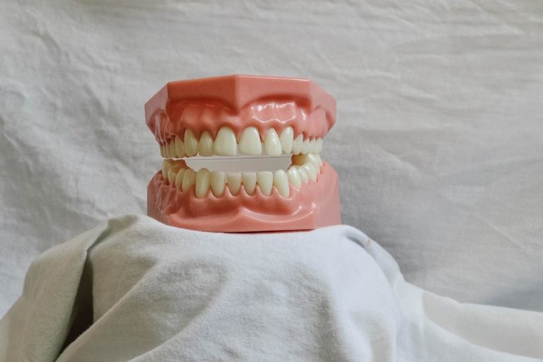 Popraw swój uśmiech dzięki tym wskazówkom dotyczącym wybielania zębów